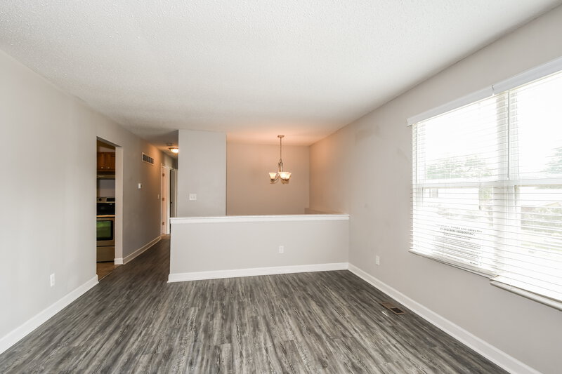1,735/Mo, 3843 Duchess Dr Saint Charles, MO 63304 Living Room View 2