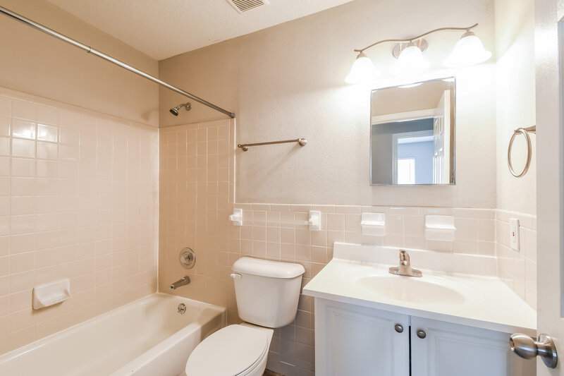 1,735/Mo, 3843 Duchess Dr Saint Charles, MO 63304 Bathroom View