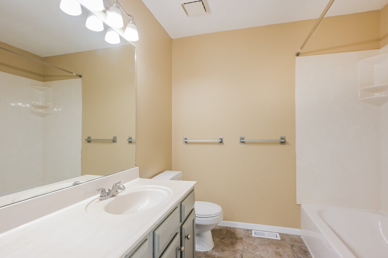 1,880/Mo, 2819 Chapel View Dr Florissant, MO 63031 Misc View 12