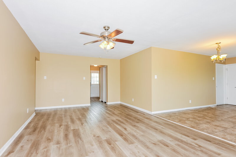 1,655/Mo, 11743 Branridge Rd Florissant, MO 63033 Living Room View