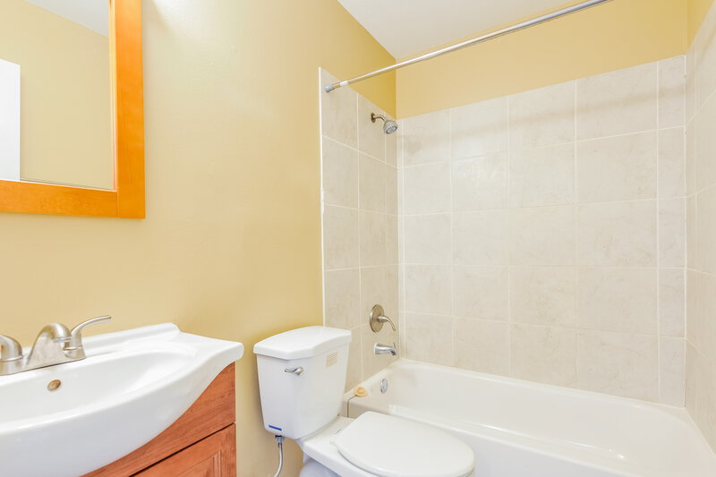 1,655/Mo, 11743 Branridge Rd Florissant, MO 63033 Bathroom View