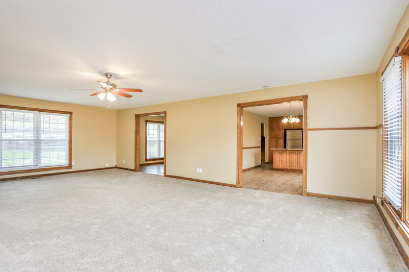 1,810/Mo, 5000 Snowberry St Imperial, MO 63052 Living Room View 2