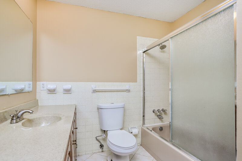 1,810/Mo, 5000 Snowberry St Imperial, MO 63052 Bathroom View
