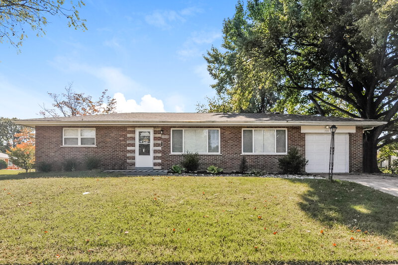 2,050/Mo, 1920 St Louis St Florissant, MO 63033 External View