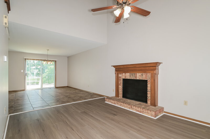 2,440/Mo, 402 Waterside Dr Grover, MO 63040 Living Room View
