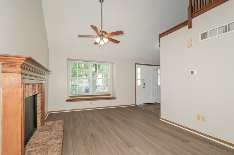 2,440/Mo, 402 Waterside Dr Grover, MO 63040 Living Room View 2