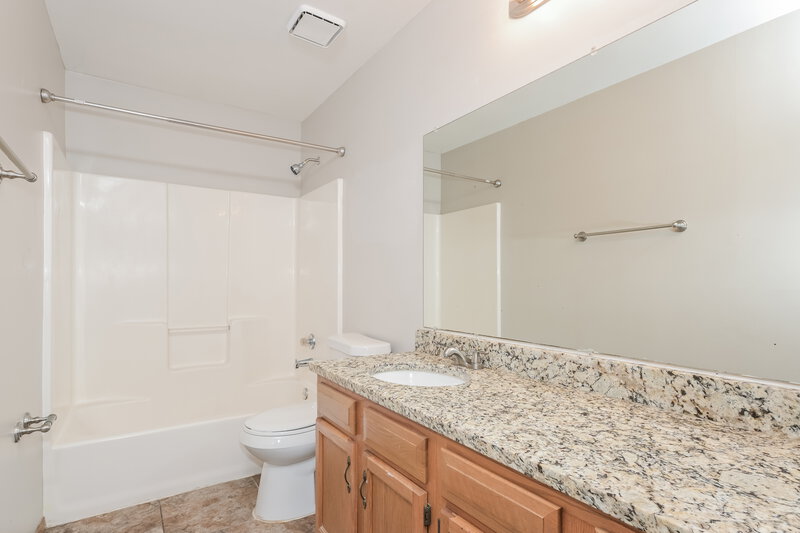 2,440/Mo, 402 Waterside Dr Grover, MO 63040 Bathroom View