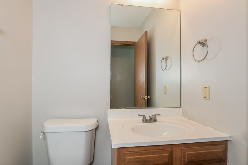 2,440/Mo, 402 Waterside Dr Grover, MO 63040 Bathroom View 2