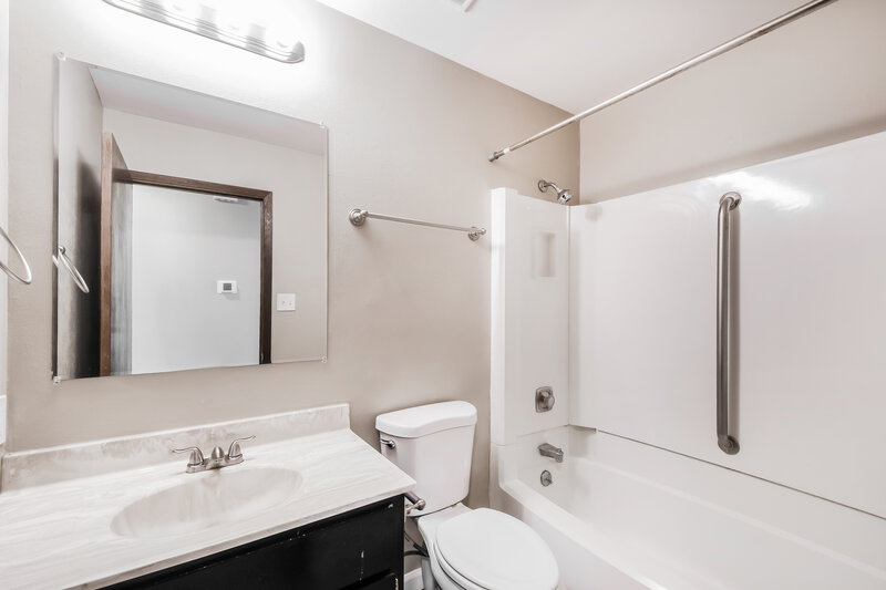 1,610/Mo, 1934 Catlin Dr Barnhart, MO 63012 Bathroom View