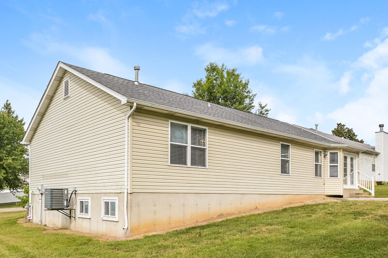 1,715/Mo, 104 Gran Vista Dr Festus, MO 63028 Rear View