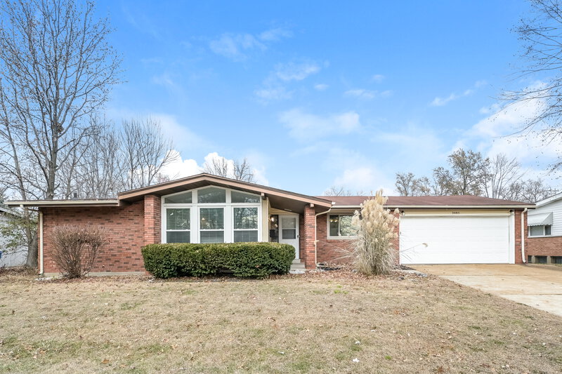 2,240/Mo, 3085 Parker Rd Florissant, MO 63033 External View