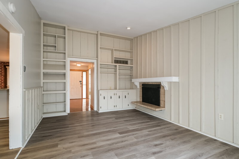 2,240/Mo, 3085 Parker Rd Florissant, MO 63033 Living Room View