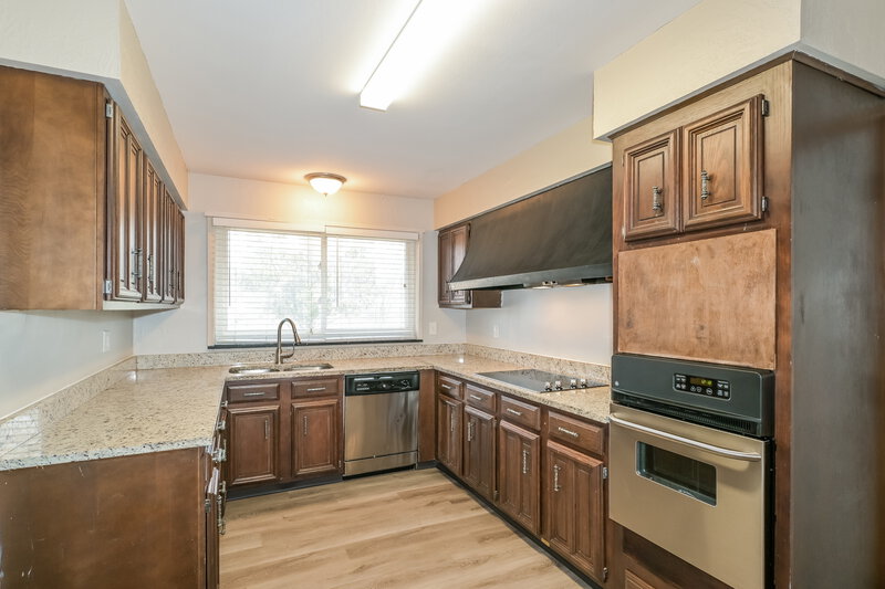 2,240/Mo, 3085 Parker Rd Florissant, MO 63033 Kitchen View
