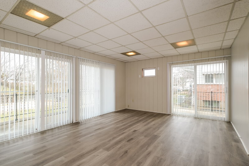 2,240/Mo, 3085 Parker Rd Florissant, MO 63033 Family Room View