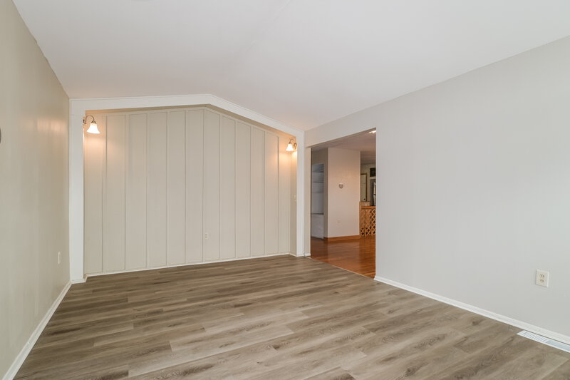 2,240/Mo, 3085 Parker Rd Florissant, MO 63033 Family Room View 3