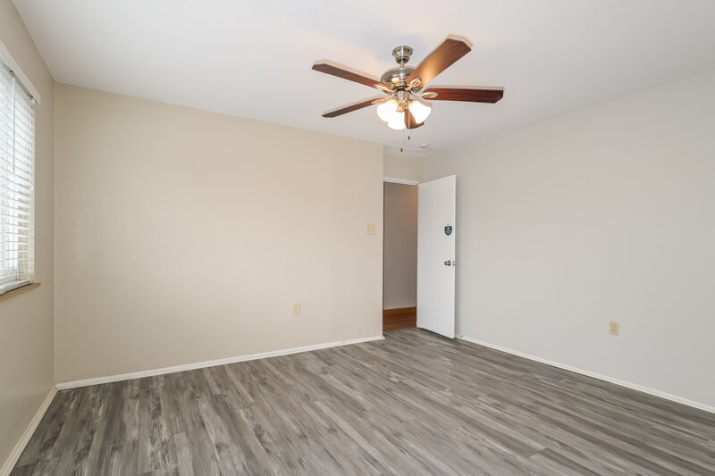 2,240/Mo, 3085 Parker Rd Florissant, MO 63033 Main Bedroom View 2