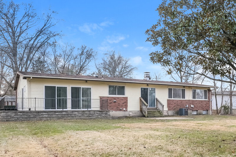 2,240/Mo, 3085 Parker Rd Florissant, MO 63033 Rear View