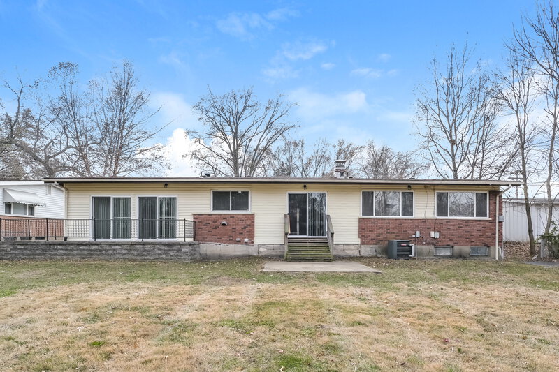 2,240/Mo, 3085 Parker Rd Florissant, MO 63033 Rear View 2