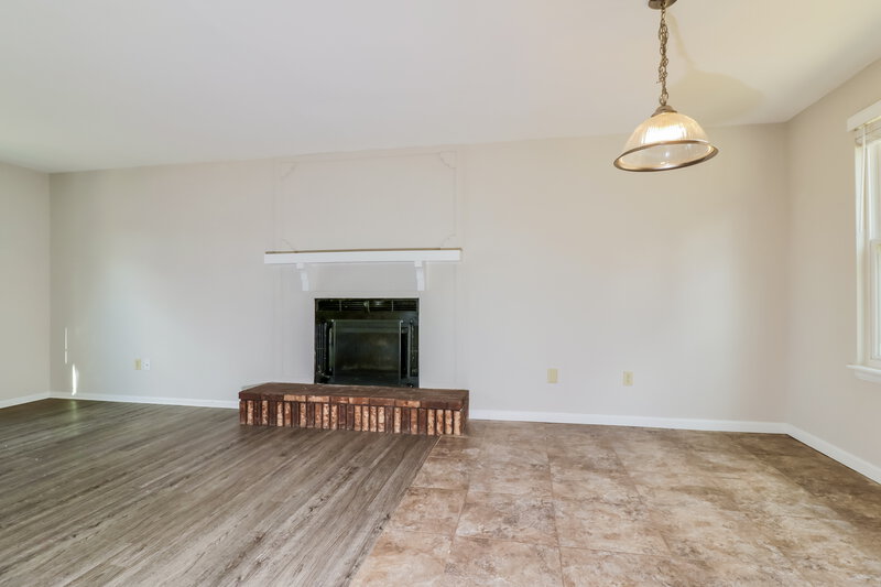 1,645/Mo, 17 Hollow Tree Ct St Peters, MO 63376 Living Room View