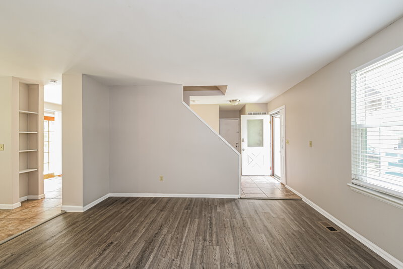 2,205/Mo, 17 Hollow Tree Ct Saint Peters, MO 63376 Living Room View 2