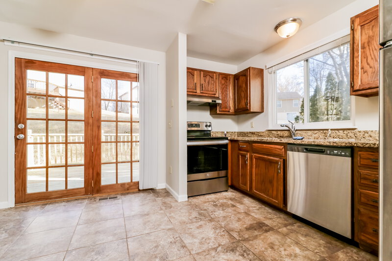 1,645/Mo, 17 Hollow Tree Ct St Peters, MO 63376 Kitchen View