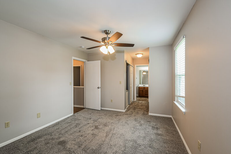 2,205/Mo, 17 Hollow Tree Ct Saint Peters, MO 63376 Main Bedroom View 2
