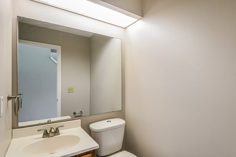 2,205/Mo, 17 Hollow Tree Ct Saint Peters, MO 63376 Bathroom View