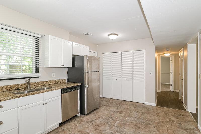 2,970/Mo, 705 Aster Ln O'Fallon, MO 63366 Kitchen View 2