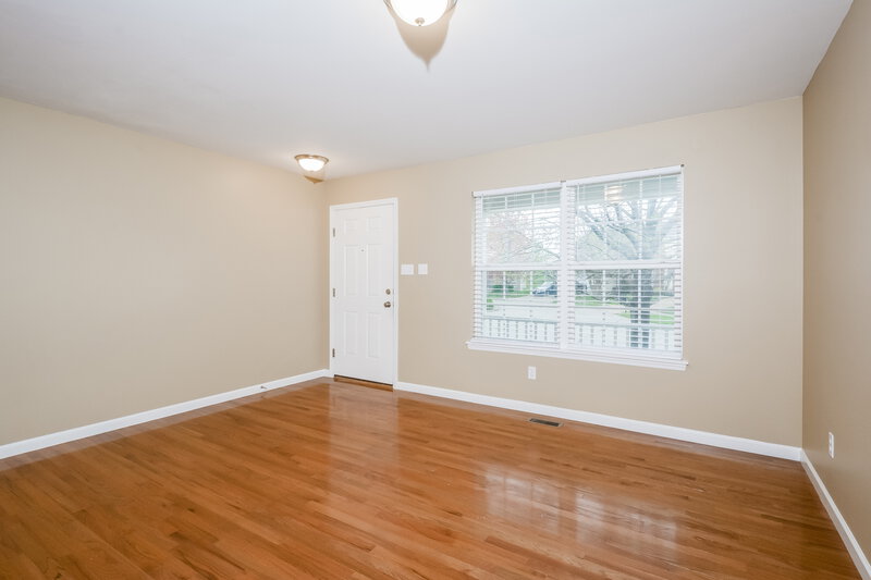 2,415/Mo, 126 August Place Ct Florissant, MO 63034 Living Room View 2