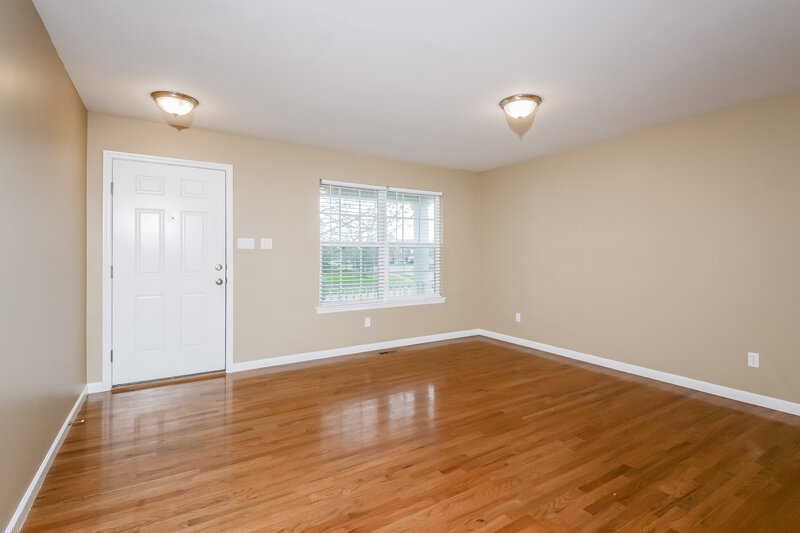 2,415/Mo, 126 August Place Ct Florissant, MO 63034 Living Room View 3