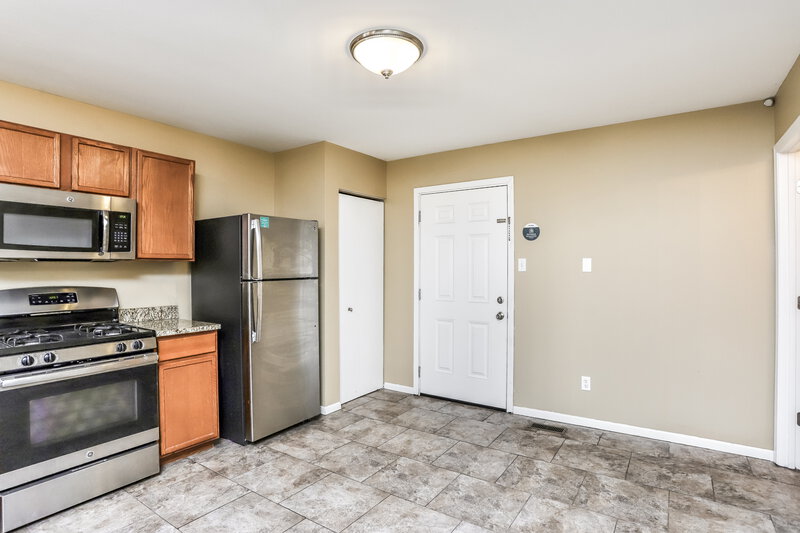 2,145/Mo, 755 Rockshire Dr Herculaneum, MO 63048 Kitchen View 2