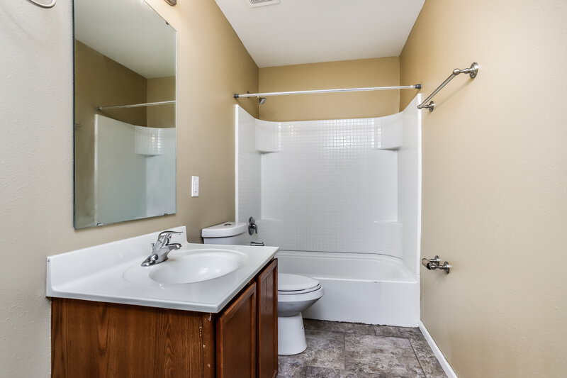 2,145/Mo, 755 Rockshire Dr Herculaneum, MO 63048 Main Bathroom View