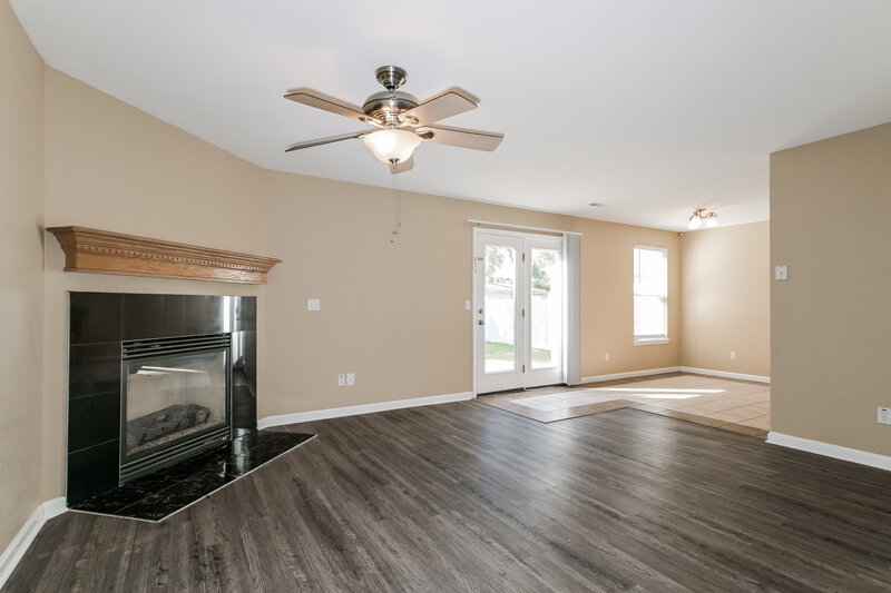 2,130/Mo, 1109 Virginia Ave Crystal City, MO 63019 Living Room View