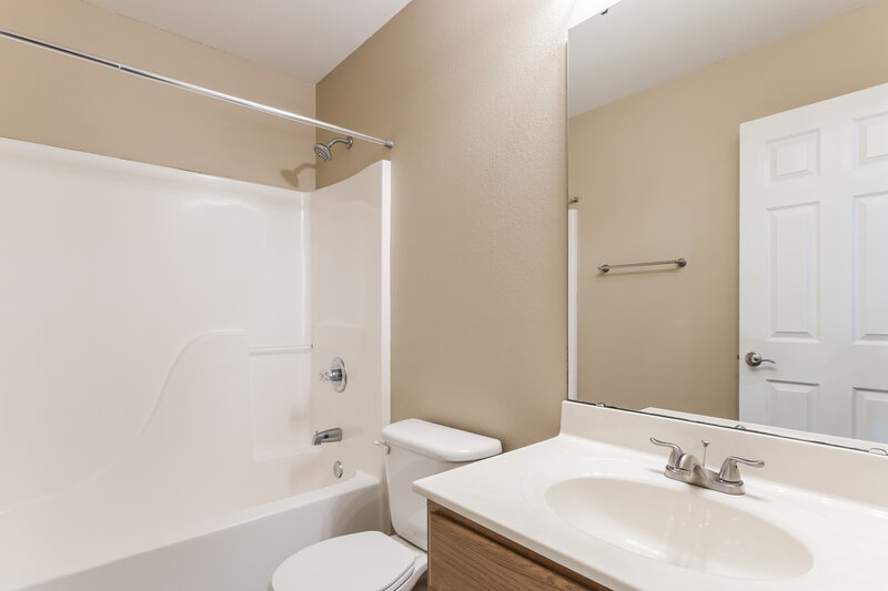 2,130/Mo, 1109 Virginia Ave Crystal City, MO 63019 Bathroom View