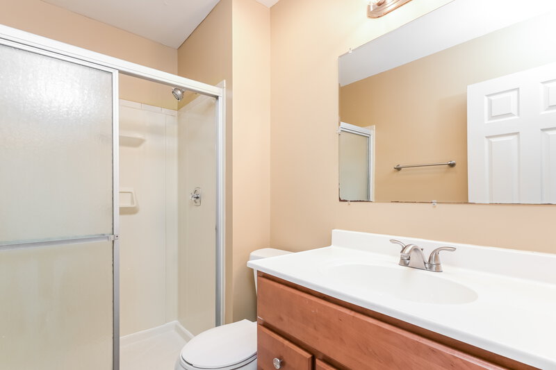 2,680/Mo, 174 Birchleaf Dr Saint Peters, MO 63376 Main Bathroom View