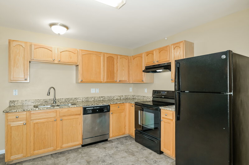 1,880/Mo, 1202 Liberty Crossing Herculaneum, MO 63048 Kitchen View