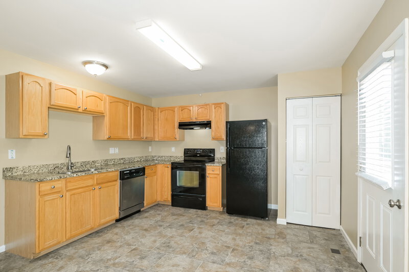 1,880/Mo, 1202 Liberty Crossing Herculaneum, MO 63048 Kitchen View 2