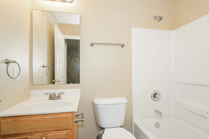 1,880/Mo, 1202 Liberty Crossing Herculaneum, MO 63048 Bathroom View
