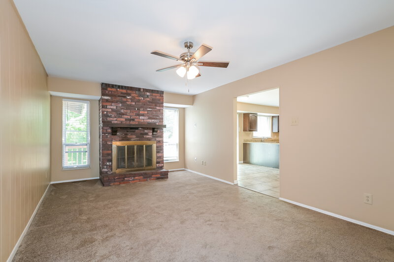 2,920/Mo, 3825 Arbre Ln Florissant, MO 63034 Living Room View 2