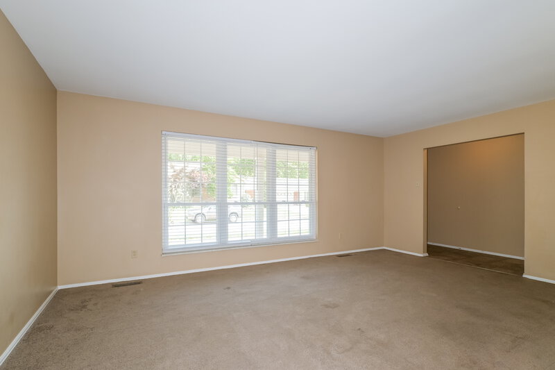 2,920/Mo, 3825 Arbre Ln Florissant, MO 63034 Family Room View 2