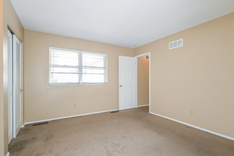 2,920/Mo, 3825 Arbre Ln Florissant, MO 63034 Main Bedroom View 2