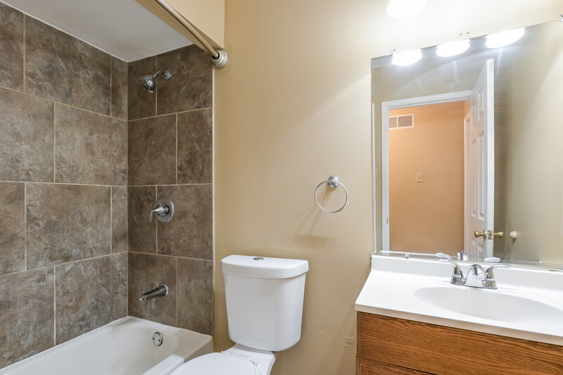 2,920/Mo, 3825 Arbre Ln Florissant, MO 63034 Bathroom View