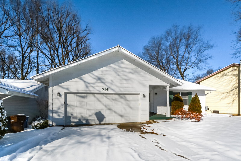 2,130/Mo, 2232 Central Parkway Dr Florissant, MO 63031 External View