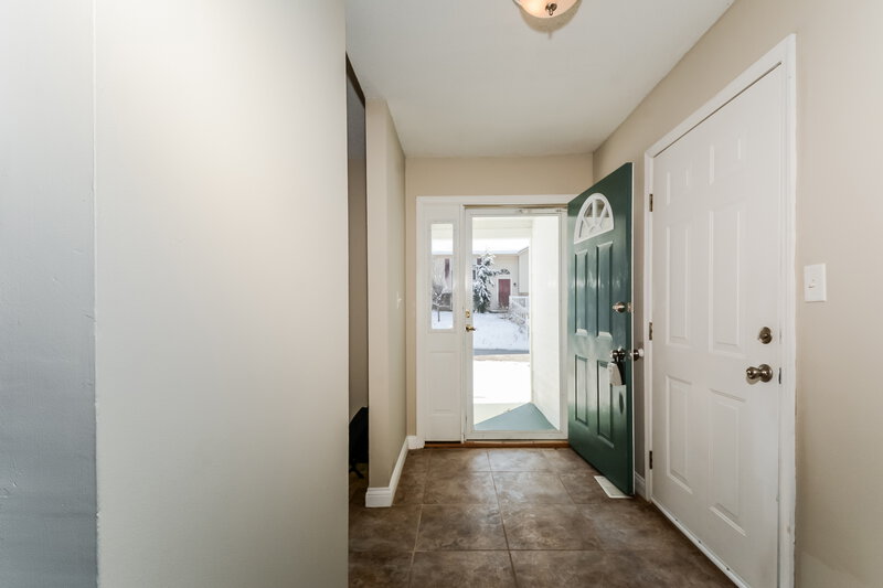 2,130/Mo, 2232 Central Parkway Dr Florissant, MO 63031 Foyer View