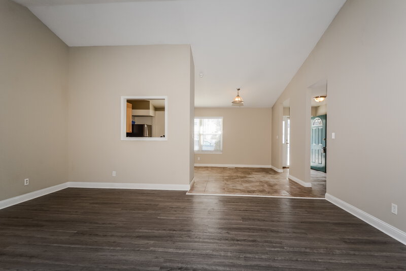 2,130/Mo, 2232 Central Parkway Dr Florissant, MO 63031 Living Room View