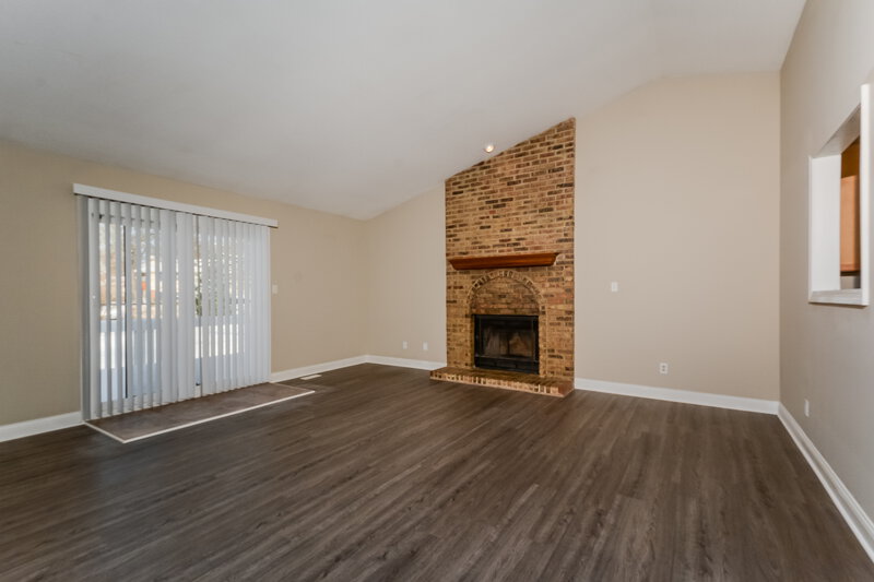 2,130/Mo, 2232 Central Parkway Dr Florissant, MO 63031 Living Room View 2