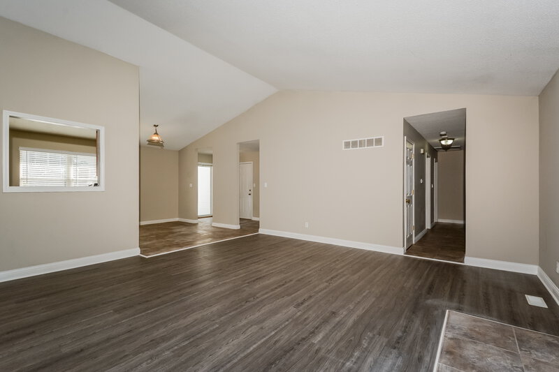 2,130/Mo, 2232 Central Parkway Dr Florissant, MO 63031 Living Room View 4