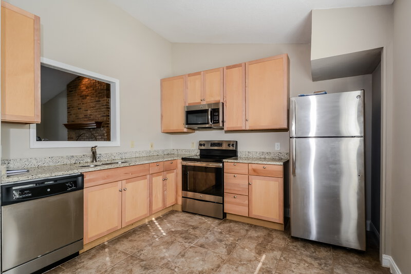 2,130/Mo, 2232 Central Parkway Dr Florissant, MO 63031 Kitchen View