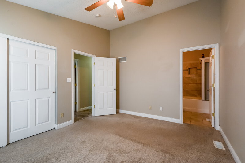 2,130/Mo, 2232 Central Parkway Dr Florissant, MO 63031 Master Bedroom View 2