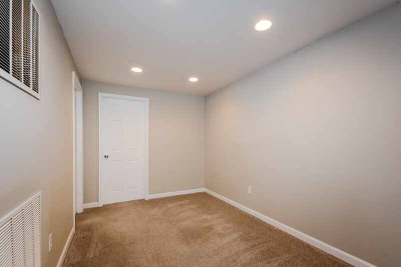 2,130/Mo, 2232 Central Parkway Dr Florissant, MO 63031 Bedroom View 3